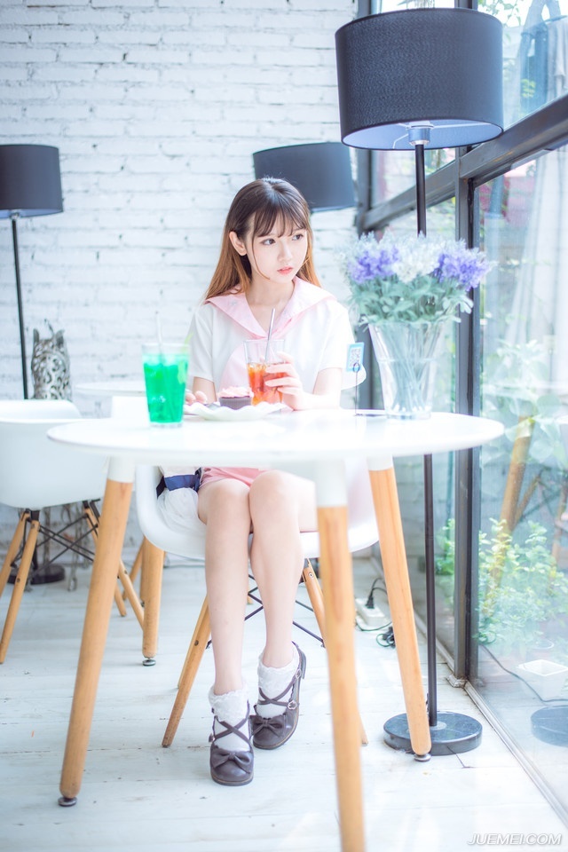 “周瑜一死，这所谓的联盟也就成了一个笑话。”吕布敲了敲桌子，看向贾诩笑道：“文和，你说我们下一步该怎么做？”